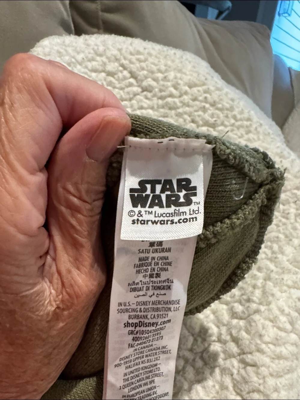 Star Wars beanie with grogu mandolorian hat osfm